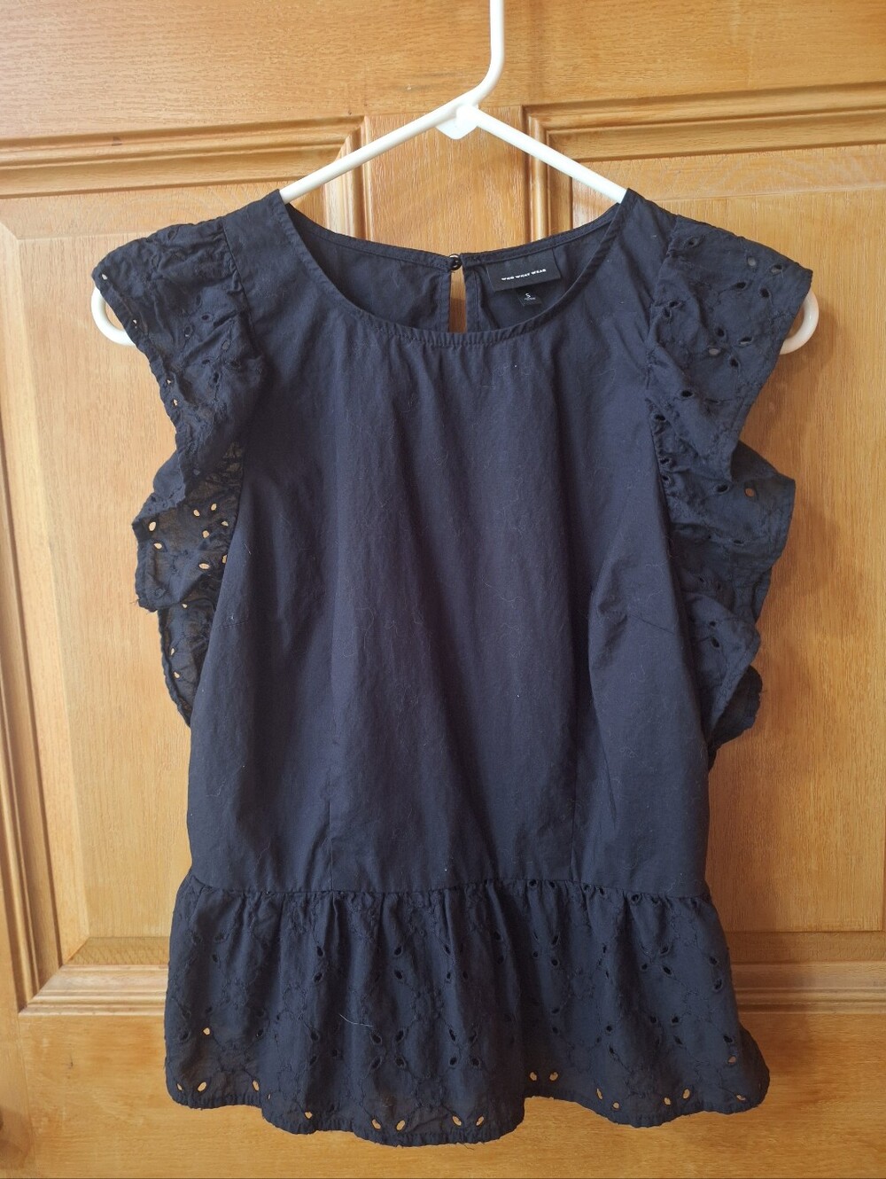 Who What Wear Black Eyelet Ruffle Sleeve Blouse Sz Small